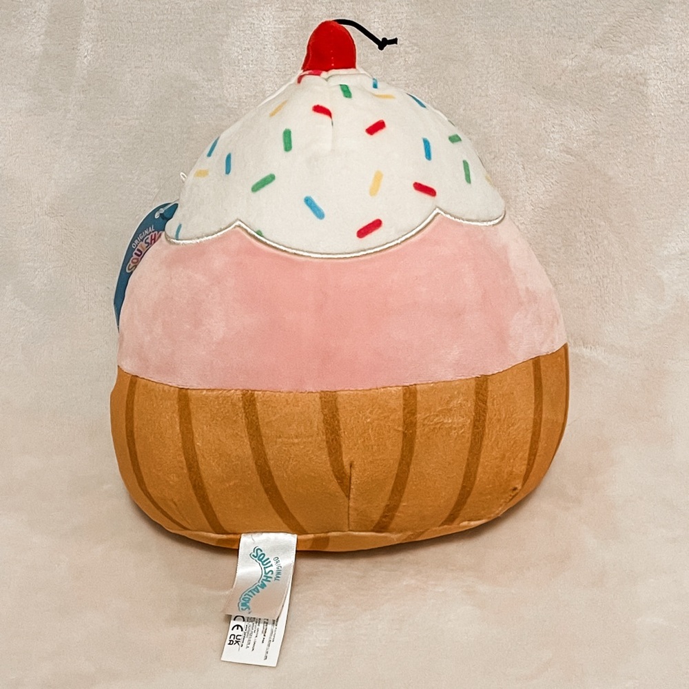 Clara the Cupcake - Picture 3 of 4